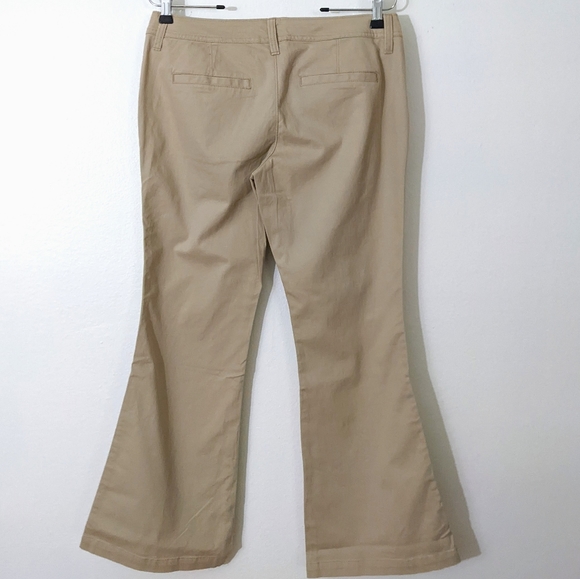 OLD NAVY Flare Khaki Pants, Size 8 Petite in Tan. - Picture 4 of 9